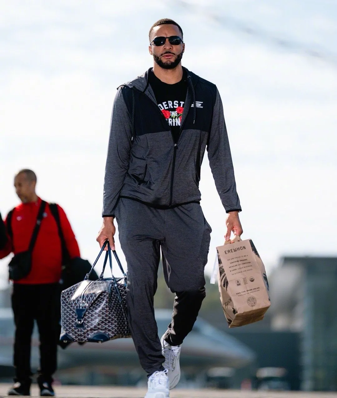 九游云游戏-包含洛杉矶快船迎英超关键赛，今晨完成体检，气氛紧张，训练强度明显提升的词条-九游云游戏