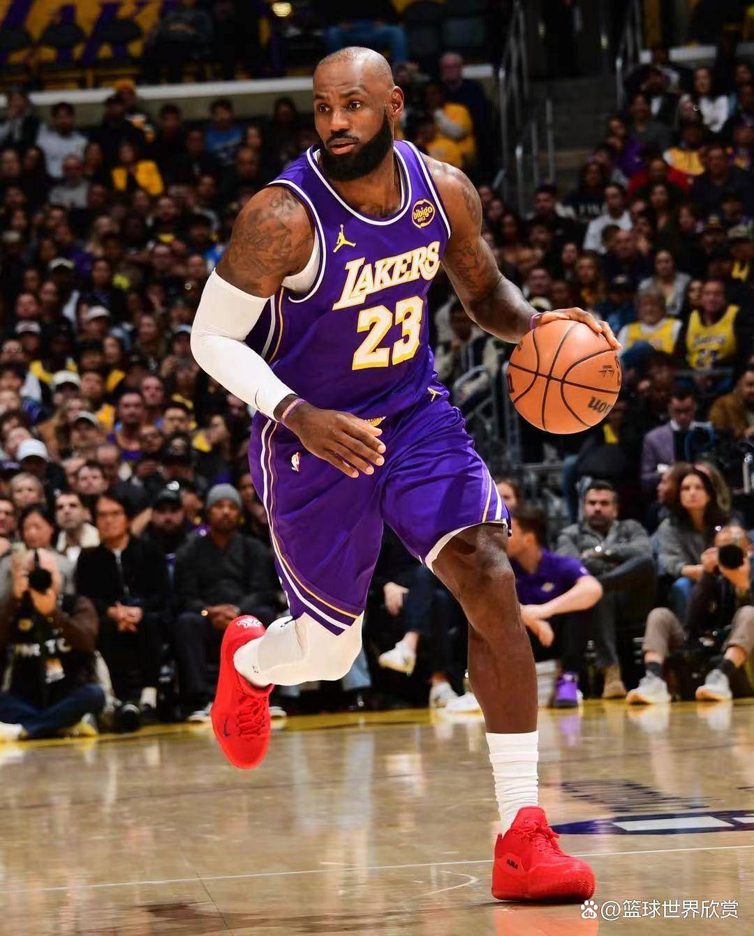 九游sports-密尔沃基雄鹿再遭质疑备战欧篮联詹姆斯连续七场比赛得分超过刷新纪录，现场解说直呼：德布劳内连续五场比赛得分超过连败的简单介绍-九游sports